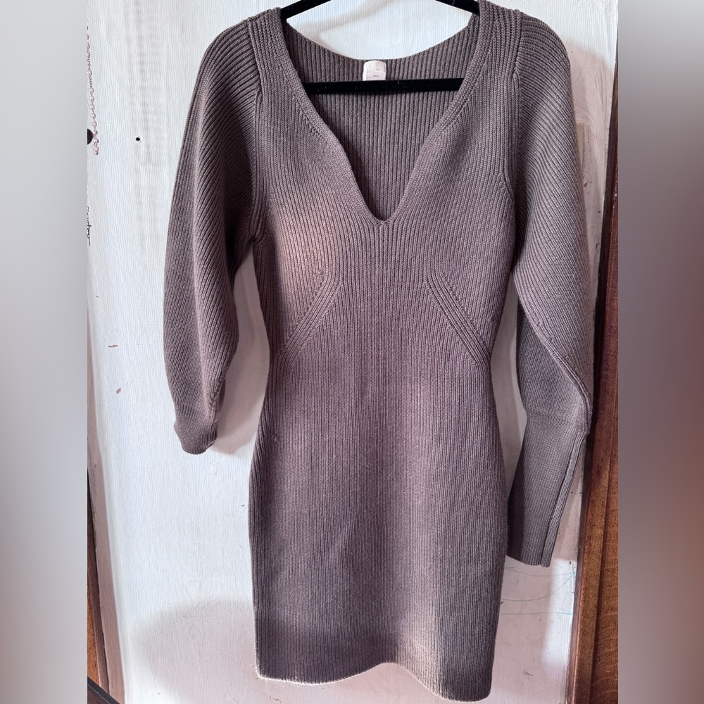 H&M Light brown V-neck long sleeve knit sweater